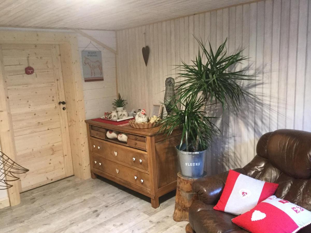 La Ferme De La-Haut B&B Le Haut-du-Them Exteriör bild