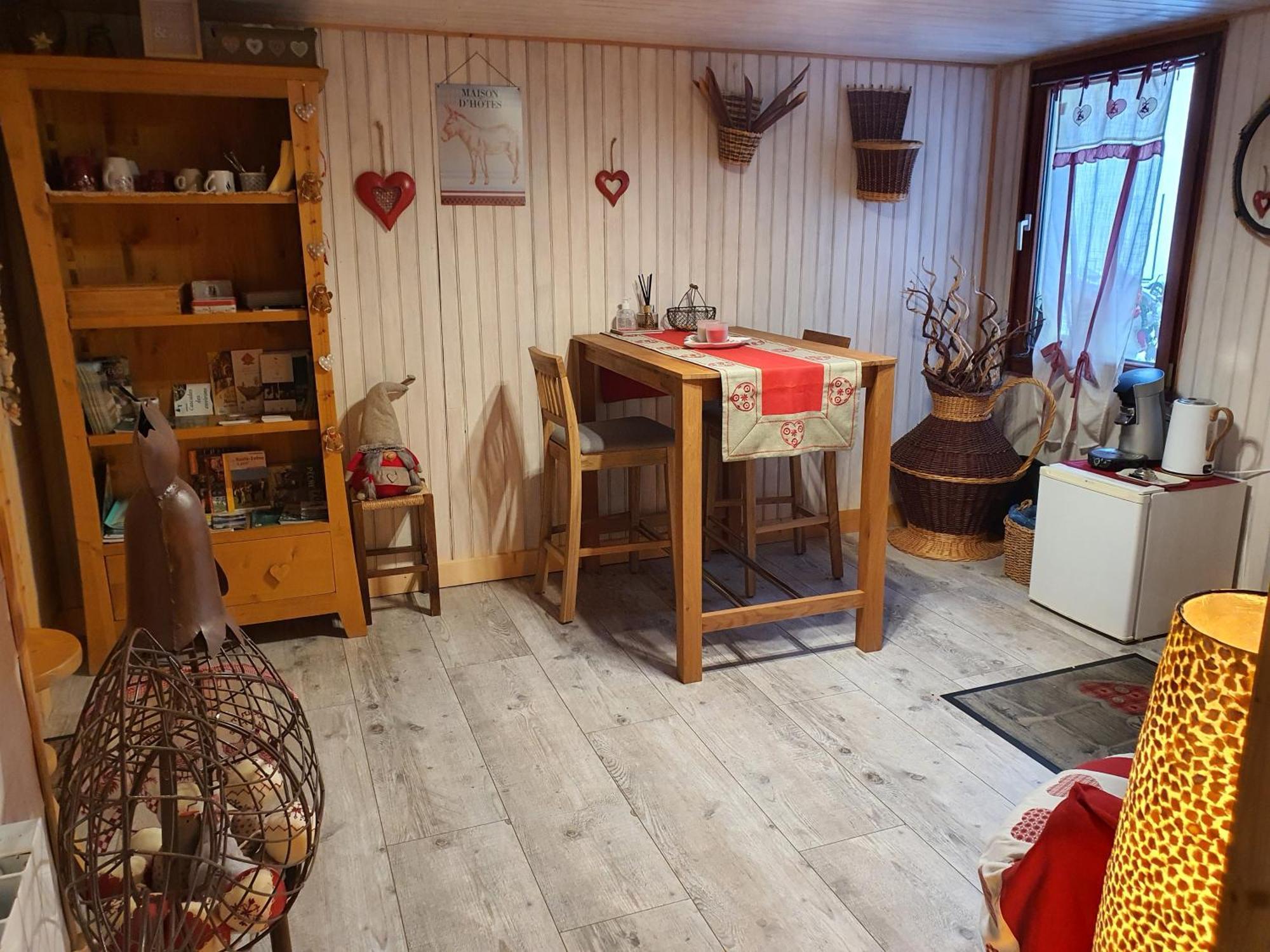 La Ferme De La-Haut B&B Le Haut-du-Them Exteriör bild